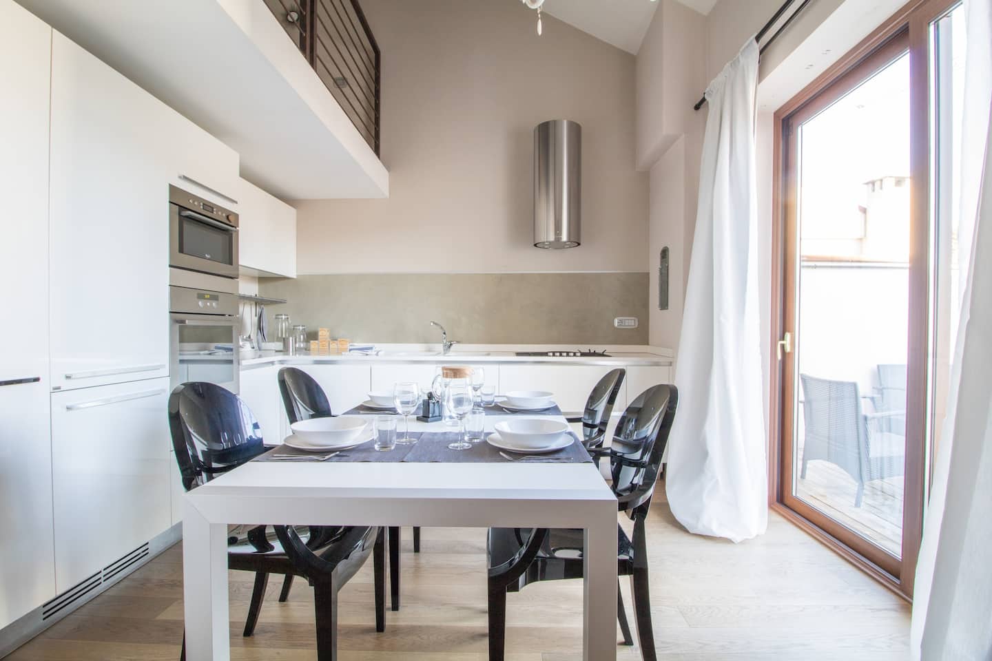 Fully equipped kitchen area of La La Land House, Vayadù flat in Genola