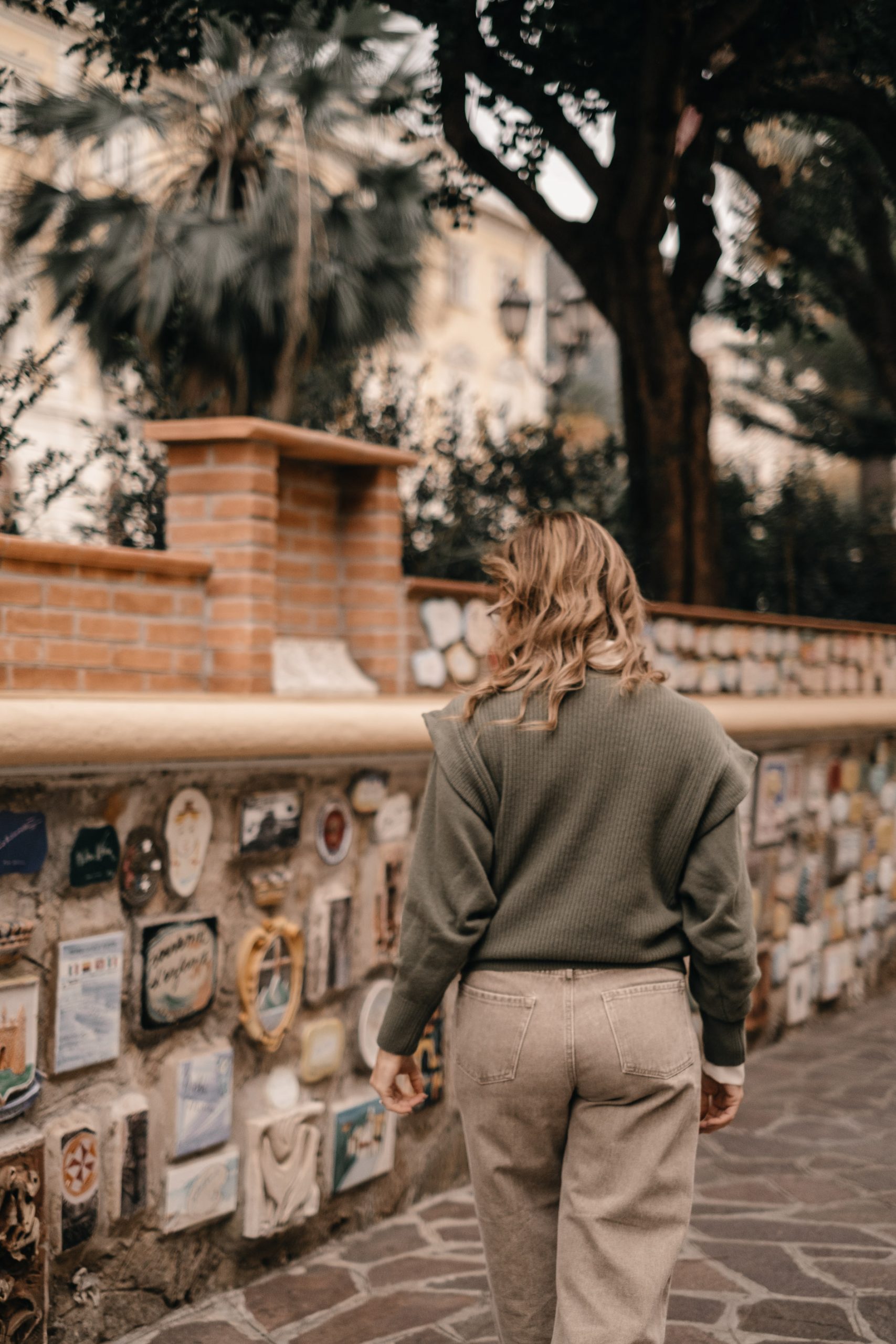 Floriana, founder of Vayadù, while walking in front of the signed tiles of Muretto in Alassio
